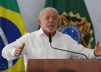 Governo anuncia salário mínimo acima da inflação e isenção do Imposto de Renda