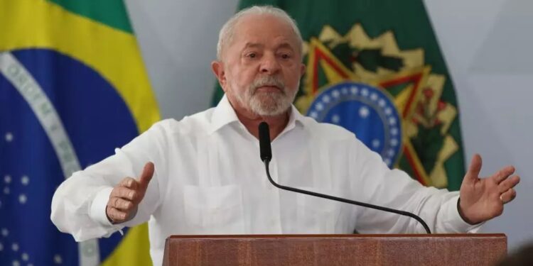 Governo anuncia salário mínimo acima da inflação e isenção do Imposto de Renda