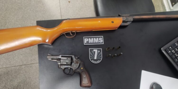 POLÍCIA MILITAR PRENDE AUTOR DE TENTATIVA DE FEMINICÍDIO, ESTUPRO E POSSE IRREGULAR DE ARMA DE FOGO EM MIRANDA