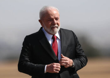 Lula deixa hospital em Brasília após procedimento no quadril