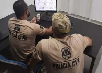 Professor é flagrado com centenas de fotos e vídeos com pornografia infantil