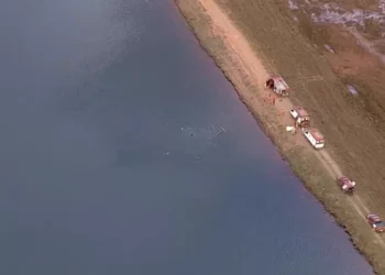 Três crianças morrem afogadas após carro cair em lagoa no DF