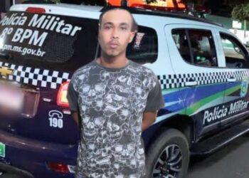 Homem diz que espancou e golpeou rival com 17 facadas para se defender