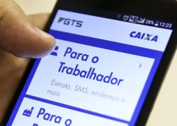 Confira se você tem direito a receber parte dos R$ 12,7 bilhões do FGTS