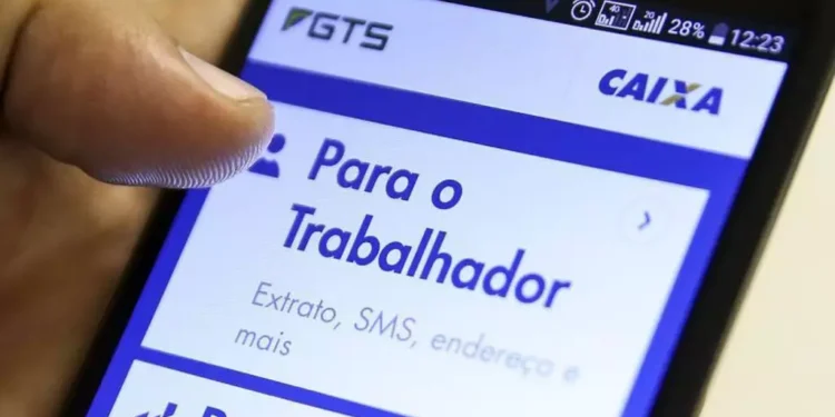 Confira se você tem direito a receber parte dos R$ 12,7 bilhões do FGTS