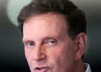 Desembargador suspende cassação de Crivella por abuso de poder político