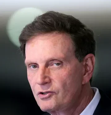 Desembargador suspende cassação de Crivella por abuso de poder político