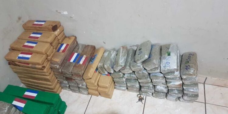 Operação contra tráfico internacional de drogas prende três pessoas em Dourados