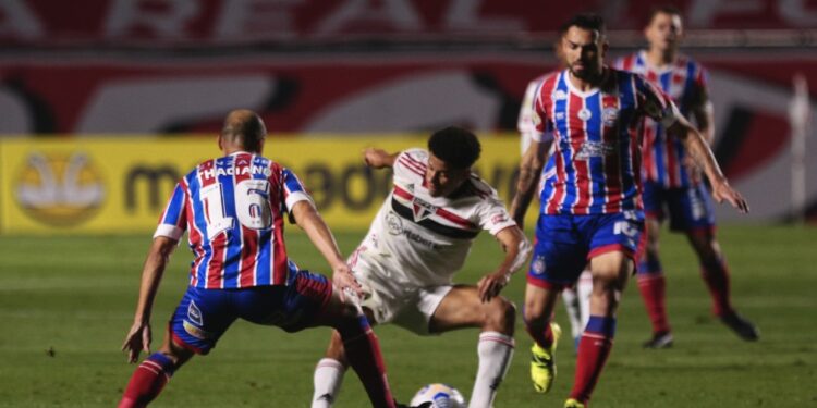 Goleiro do Bahia brilha e garante empate contra o São Paulo no Morumbi