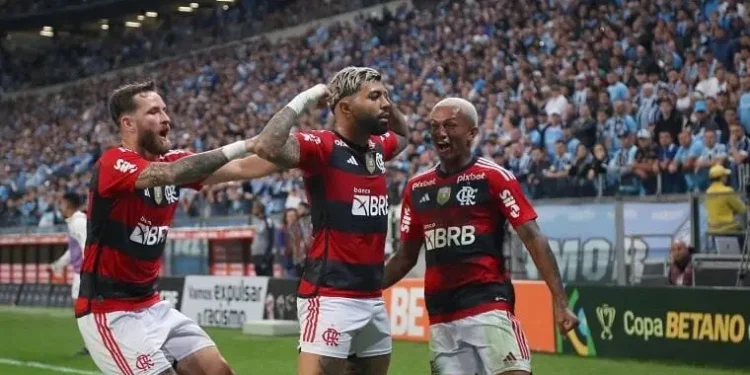 Flamengo revê versão dominante, se impõe contra o Grêmio e assombra Renato