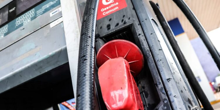 Gasolina fica R$ 0,13 mais barata e etanol caiu R$0,23 em julho na Capital