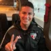 James chega ao Brasil com festa da torcida e provocação a rival