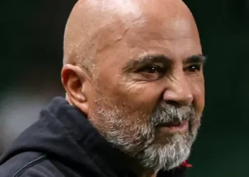 Flamengo faz reunião, crê em permanência de Sampaoli e Ceni é opção