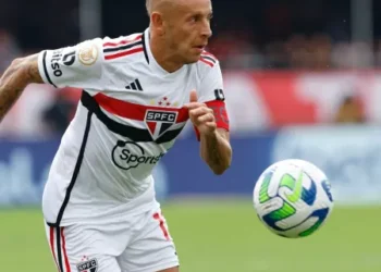 Conversas com James antes de acerto com o São Paulo