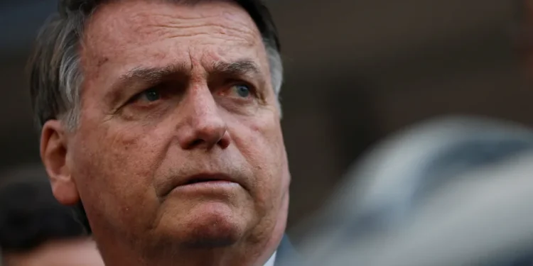 Após decisão de quebra do sigilo, Bolsonaro apresenta extratos bancários ao STF