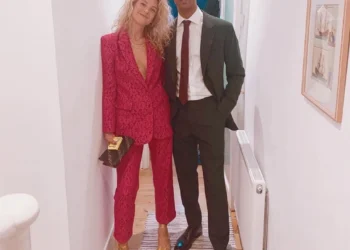 Ator Alfred Enoch e mulher são assaltados na chegada ao Grande Prêmio do Cinema Brasileiro, na Zona Oeste do Rio