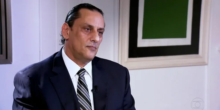 Bolsonaro, Queiroz e Flávio temem terem sido gravados por Wassef