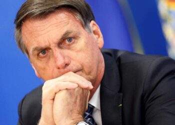 PF intima Bolsonaro a depor em caso de empresários que discutiram golpe de Estado em mensagens de WhatsApp
