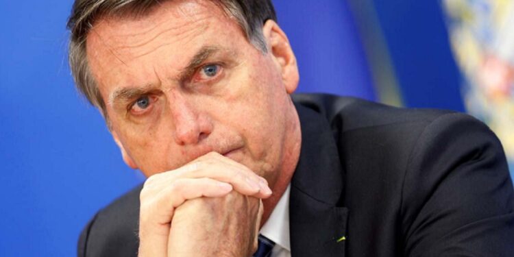 PF intima Bolsonaro a depor em caso de empresários que discutiram golpe de Estado em mensagens de WhatsApp
