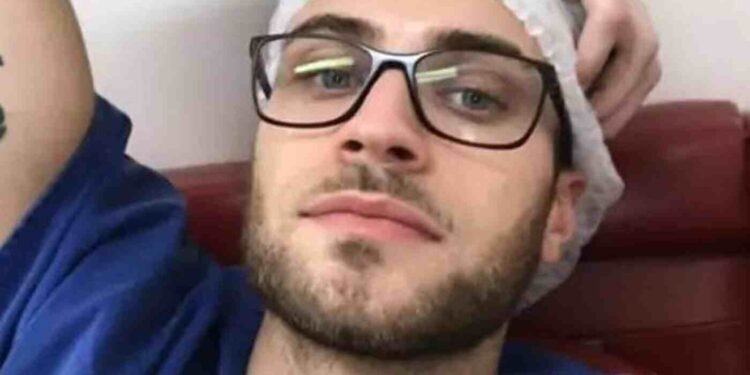 Último adeus: amigos fazem homenagens e corpo de médico assassinado em Dourados é levado para o RS