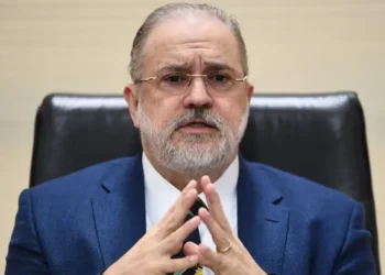 Aras tentou barrar inquérito após pedido de empresário, indicam mensagens
