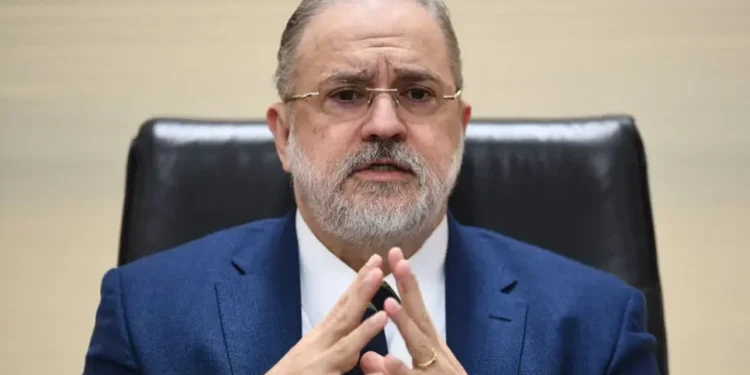 Aras tentou barrar inquérito após pedido de empresário, indicam mensagens