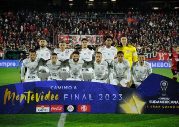 Corinthians sabe sofrer, segura empate contra o Newell’s Old Boys e está classificado às quartas de final da Sul-Americana
