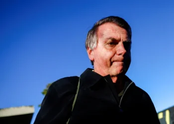 Bolsonaro admite ter pedido a empresário para ‘repassar ao máximo’ mensagem questionando as urnas eletrônicas