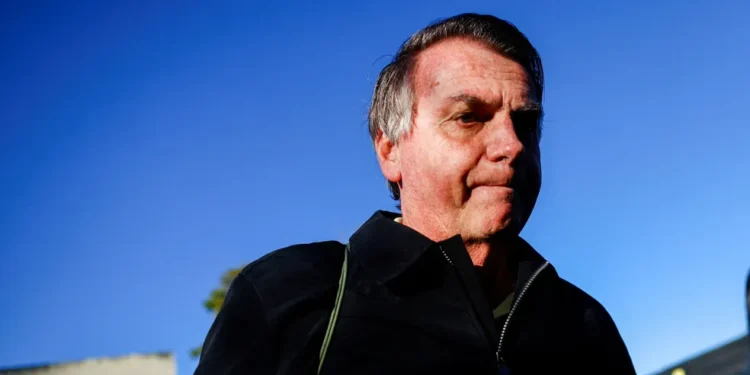 Bolsonaro admite ter pedido a empresário para ‘repassar ao máximo’ mensagem questionando as urnas eletrônicas