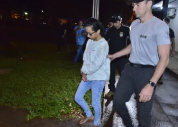 Acusada de tramar morte de médico fica em silêncio no primeiro depoimento