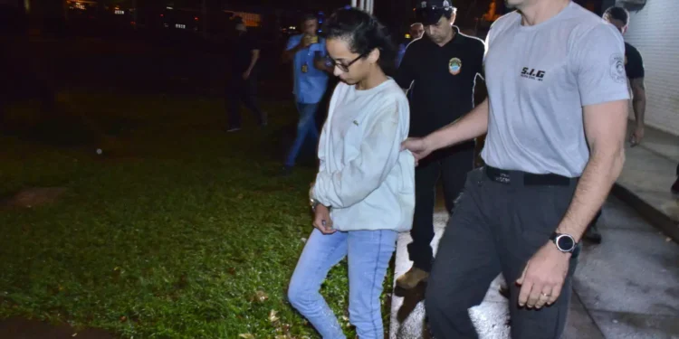 Acusada de tramar morte de médico fica em silêncio no primeiro depoimento