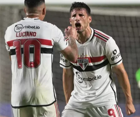 Jogadores do São Paulo tiveram reunião sem Dorival antes de decisões
