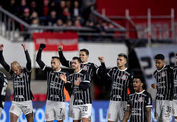 Na semifinal da Sul-Americana, Corinthians volta as atenções para o dérbi no Brasileirão