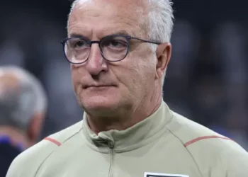 SPFC empolga torcida, mas vive maior seca com Dorival em meio a decisões
