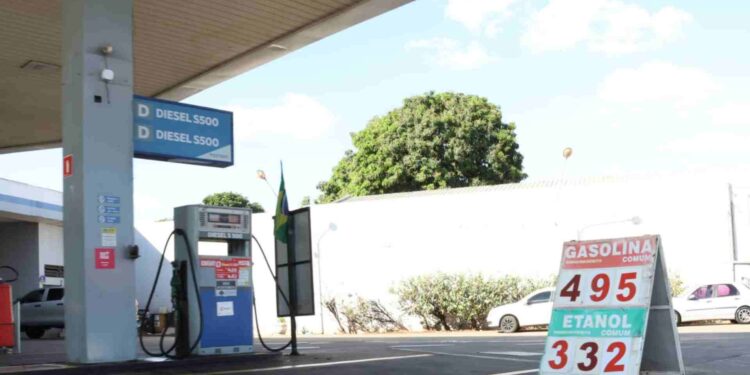 LISTA: Disputa por preços faz gasolina ser encontrada a R$ 4,95 em Campo Grande