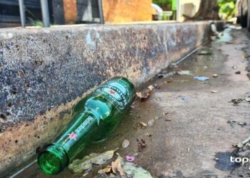 Marido usa garrafa para agredir mulher com bebê de 7 meses no colo