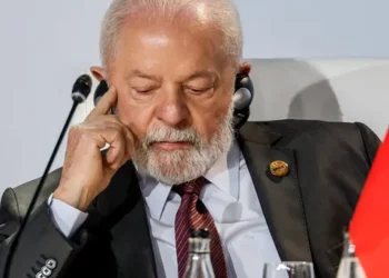 Na África, Lula diz que Bolsonaro tratou continente ‘com indiferença’