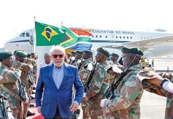 Lula chega à África do Sul para encontro do Brics, que não contará com a presença de Putin