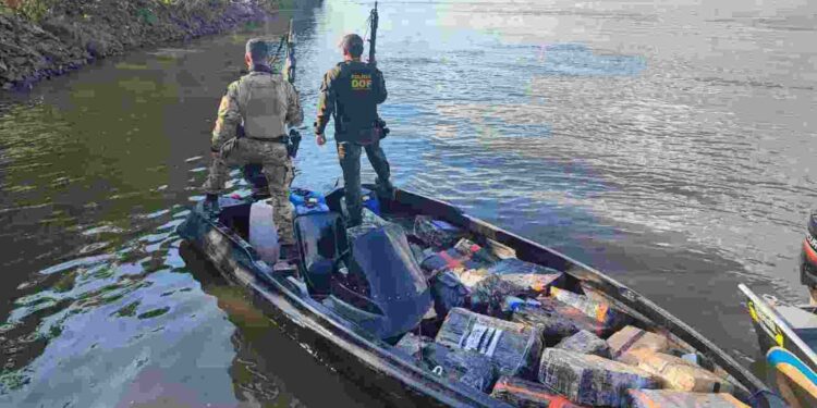 Polícia apreende mais de uma tonelada de maconha avaliada em R$ 2,5 milhões no Rio Paraná