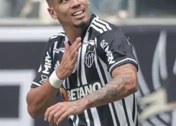 Com dois de Paulinho, Atlético-MG bate Santos em estreia da Arena MRV