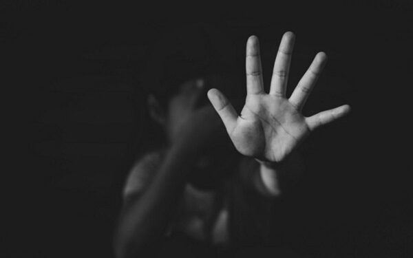 Jovem é preso por estuprar a cunhada de 11 anos e a sogra