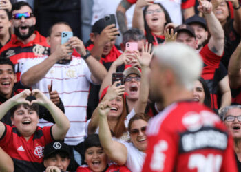 Com gol no final, Flamengo vence o Coritiba de virada no Couto Pereira
