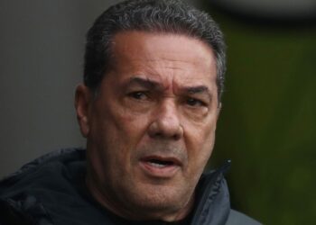 Oito jogadores e quatro vagas: Corinthians tem várias dúvidas para decisão