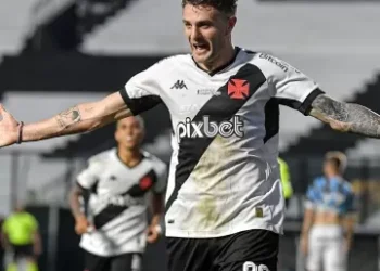 Vasco bate Grêmio com gol de estreante e volta a vencer após quatro jogos