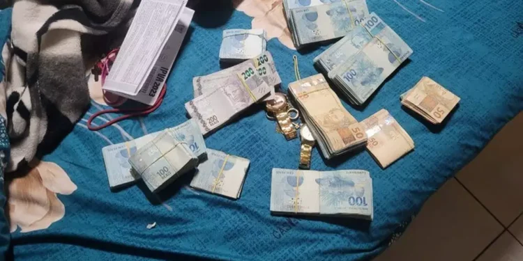 Em operação contra tráfico, três são presos e PF apreende R$ 264 mil