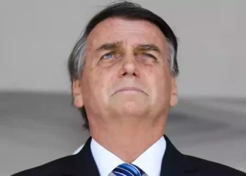 Bolsonaro é internado para exames de rotina, diz advogado