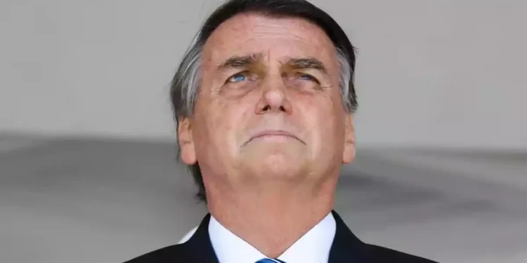 Bolsonaro é internado para exames de rotina, diz advogado