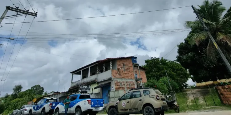 Dois suspeitos de chacina morrem em confronto com a polícia na Bahia