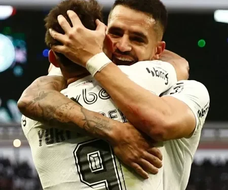 Corinthians vira sobre Coritiba em 1 minuto e segue invicto para decisão