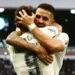 Corinthians vira sobre Coritiba em 1 minuto e segue invicto para decisão